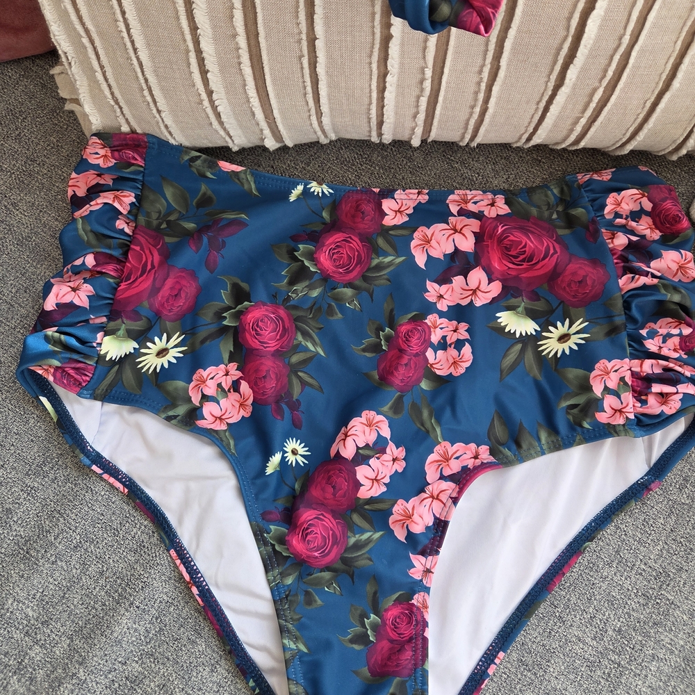 **NWT Peddney Floral 2- Piece swinsuit. ** - Picture 3 of 10